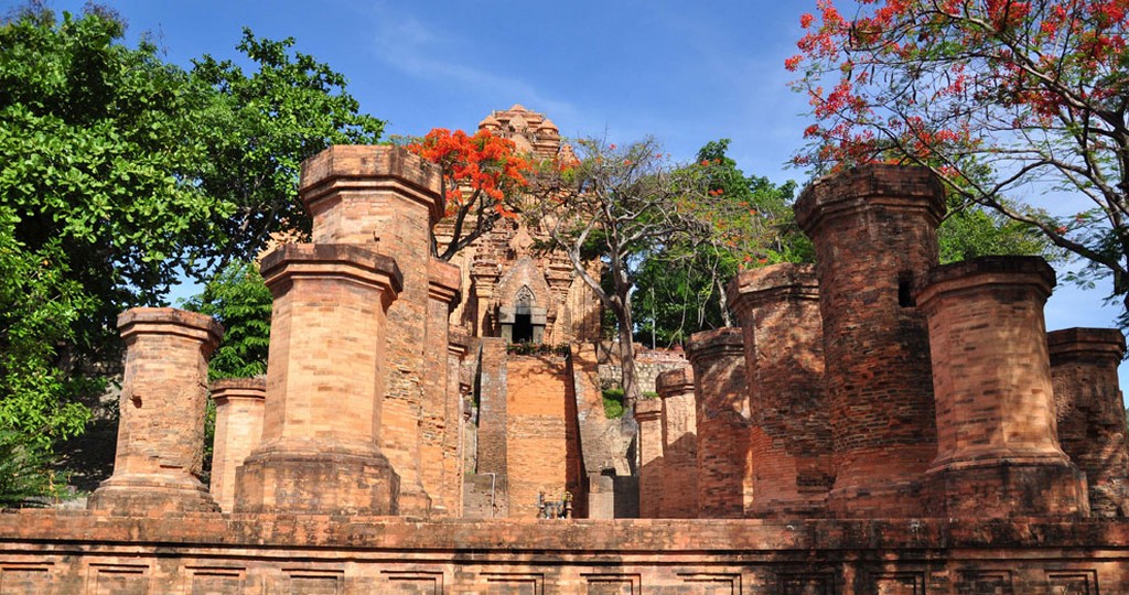 Tháp Bà Ponagar Nha Trang - FOCUS ASIA TRAVEL