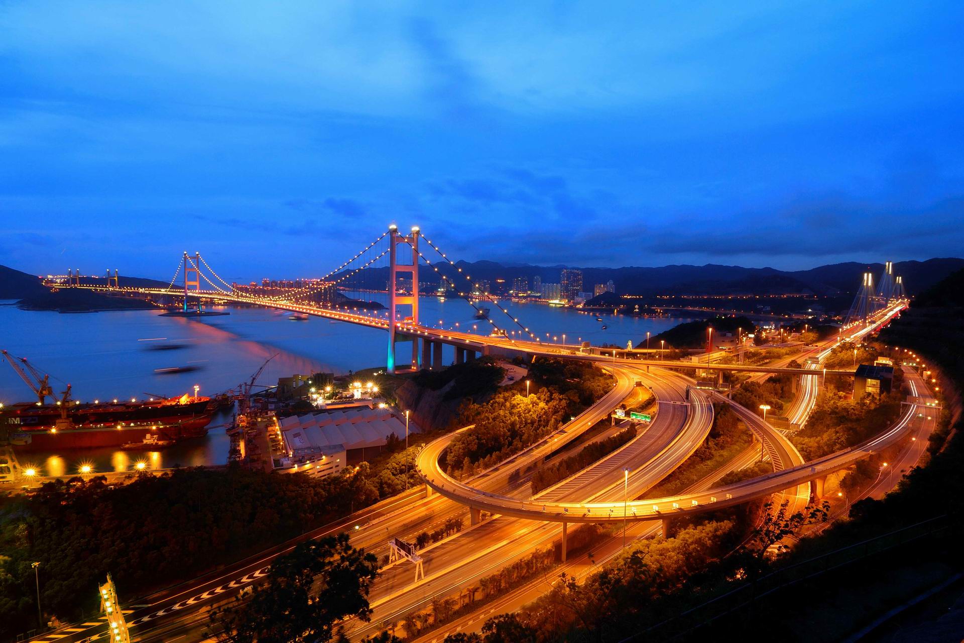 Explore Thanh Ma Bridge, Hong Kong