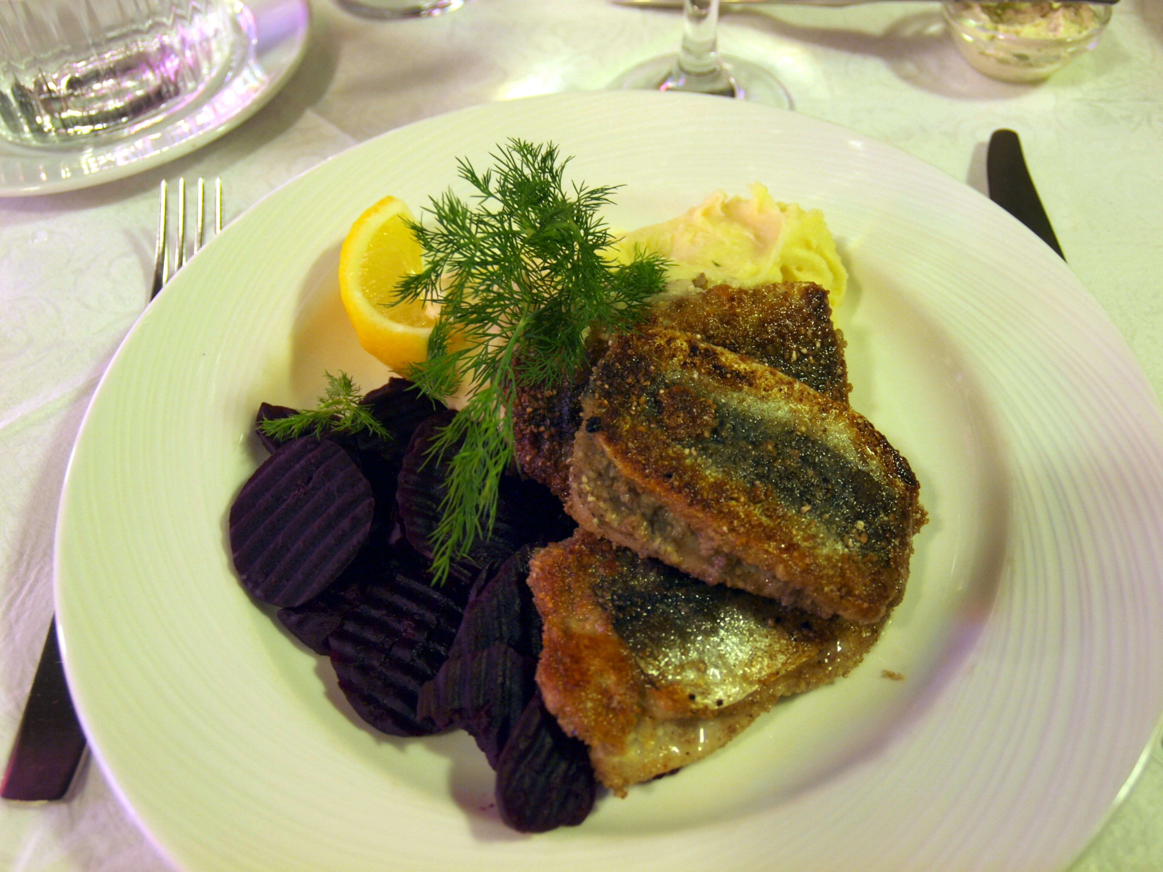 Món ăn ngon khi du lịch Phần Lan - Cá trích Baltic nướng
