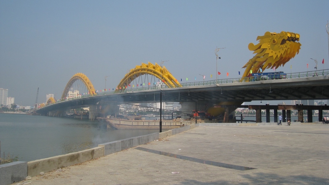 Du lịch miền Trung 4N3Đ - Cầu Rồng Phun Lửa