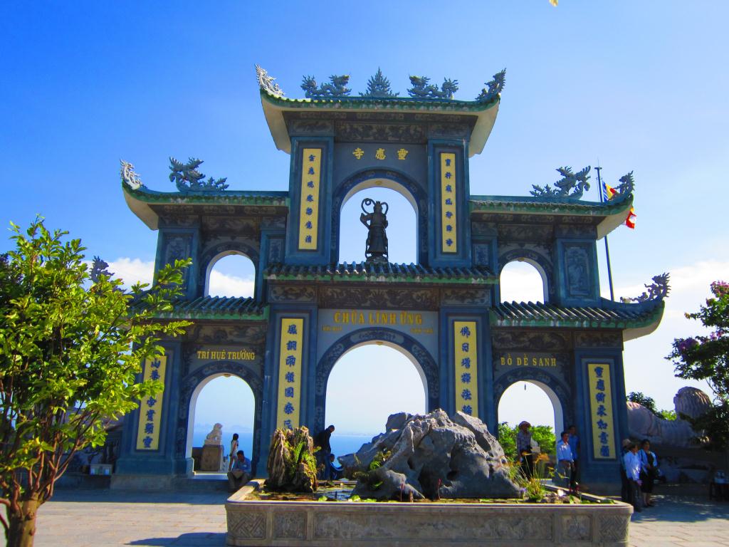 Tourist destinations Da Nang - Linh Ung Tu