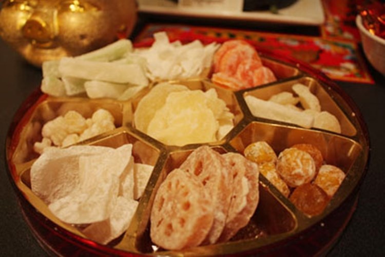 Hãy khám phá và trải nghiệm cảm giác thực khách thượng đế với những món ăn cổ truyền Trung Quốc đầy bản sắc. Hãy xem ảnh và cảm nhận với mình sự độc đáo của món ăn Trung Quốc đang được trình diễn trên bàn nhà hàng nhé!