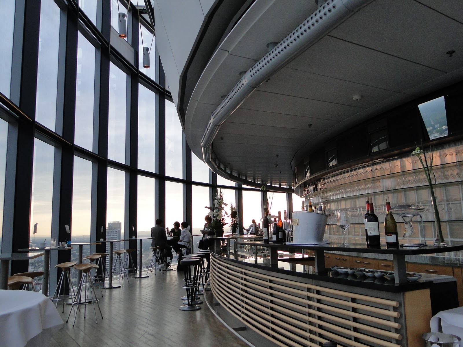 Du lịch Frankfurt - Main Tower Restaurant & Bar
