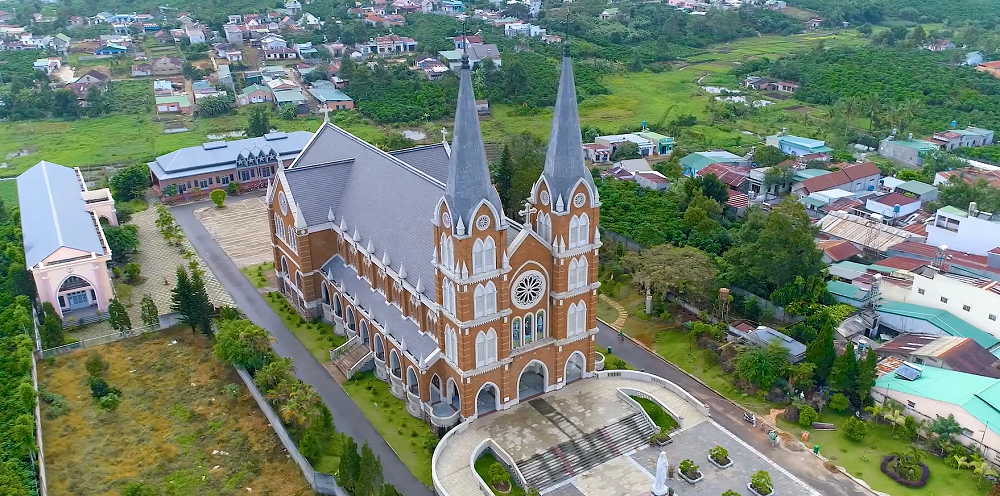 Khám phá Bảo Lộc - Nhà thờ Giáo Xứ Thánh Tâm