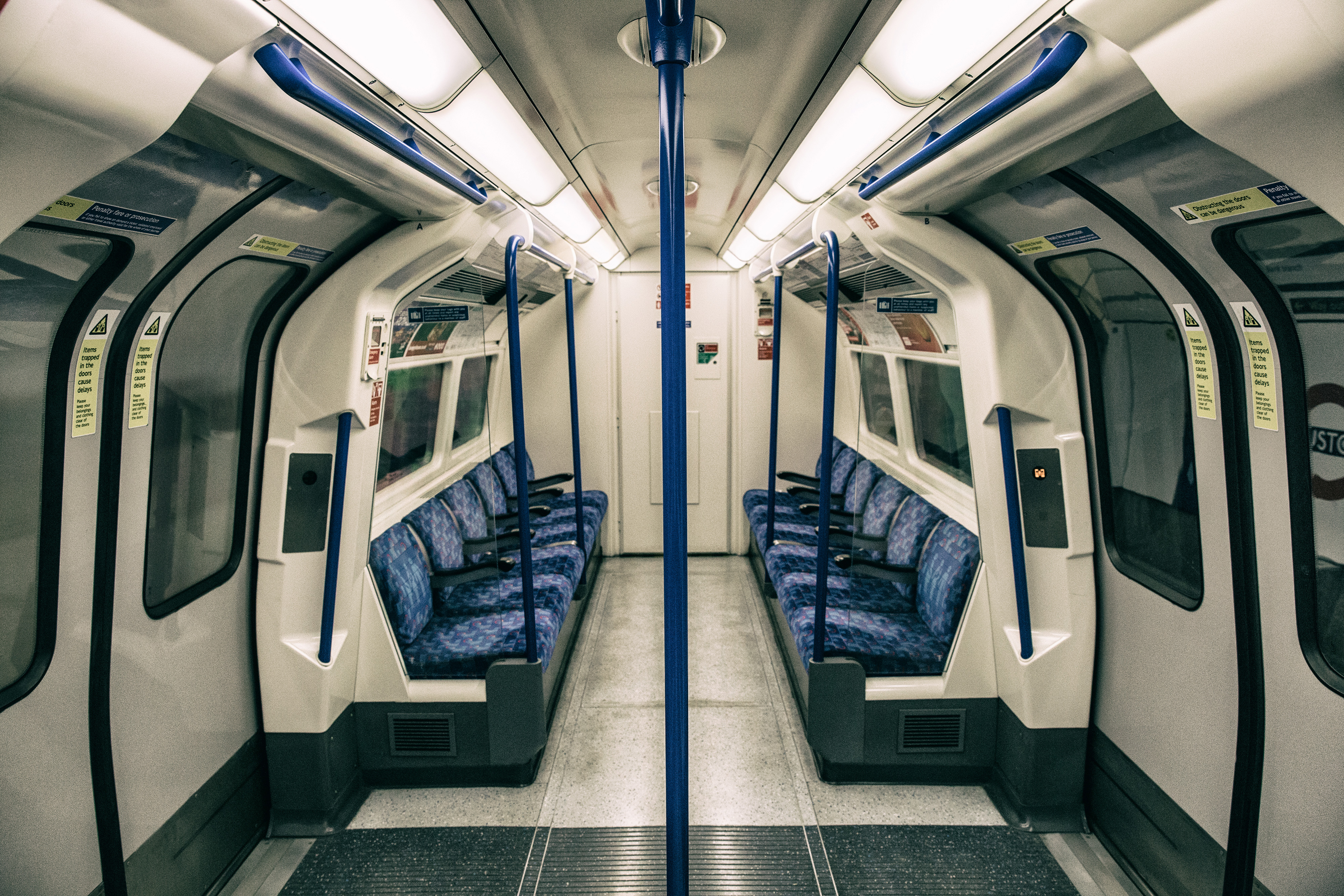 Kinh nghiệm đi tàu điện ngầm ở Anh - Tàu điện ngầm ở Anh