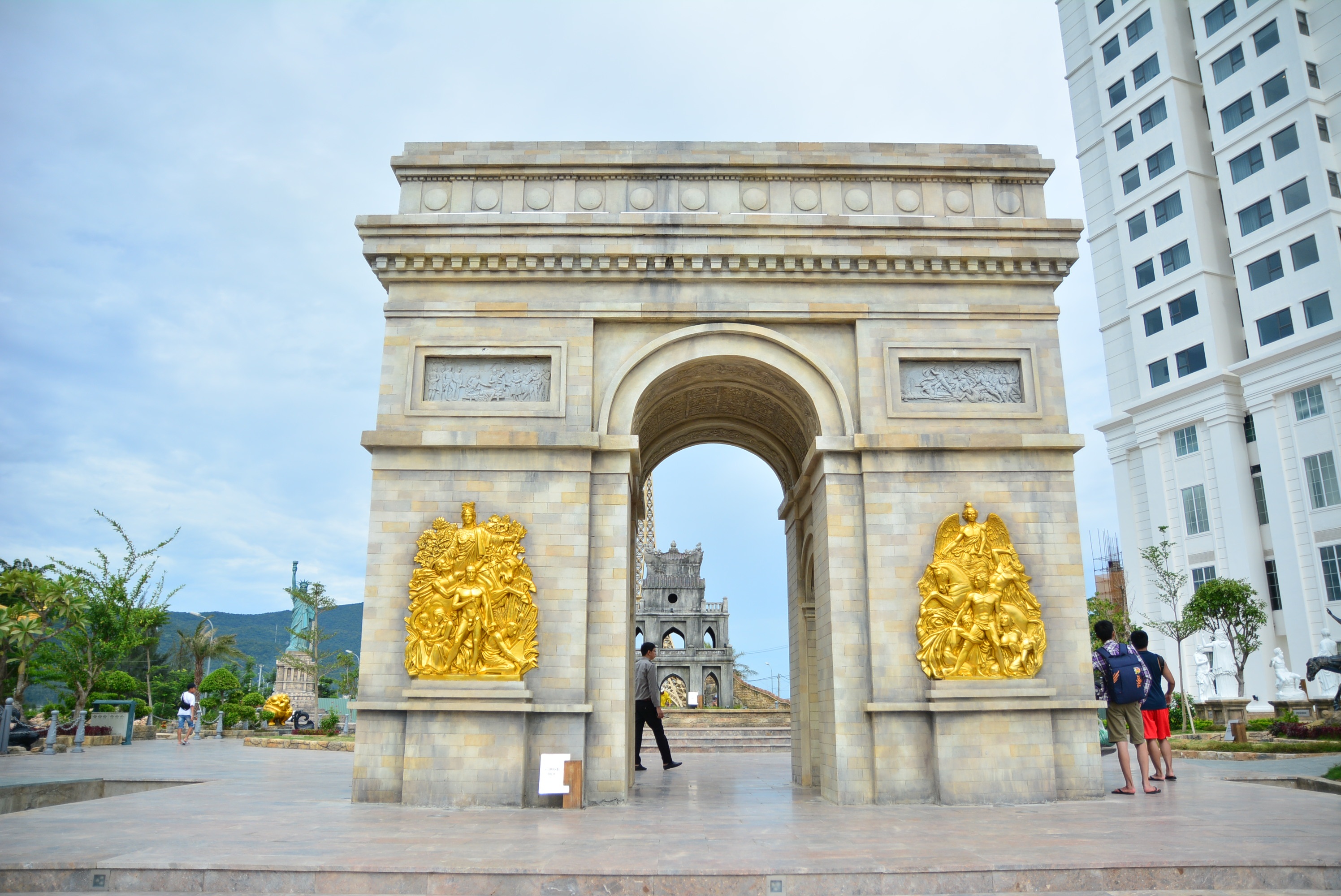 Danang World Wonder Park - Arc de Triomphe Gate