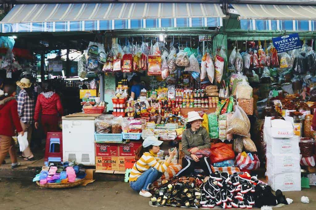 Khu chợ ăn vặt ở Đà Nẵng - Các quầy hàng tại chợ Hòa Khánh