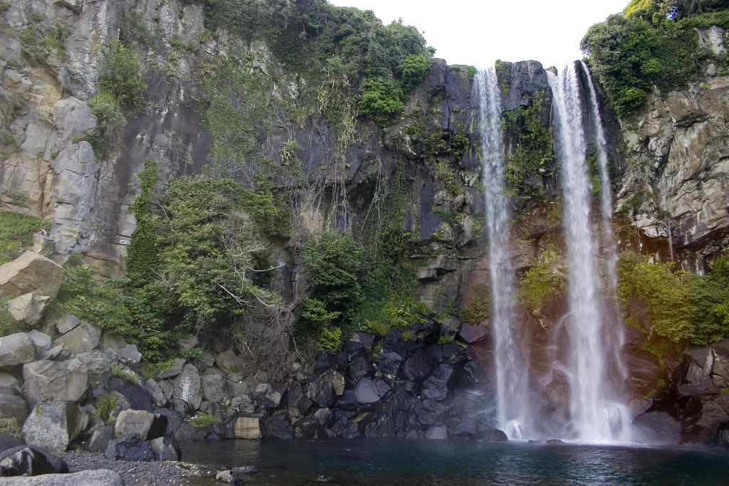 Kinh nghiệm du lịch đảo Jeju - Jeongbang Falls