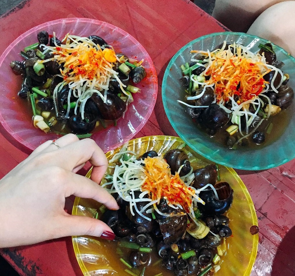 Khu chợ ăn vặt ở Đà Nẵng - Món ốc hút cay nồng chợ Bắc Mỹ An