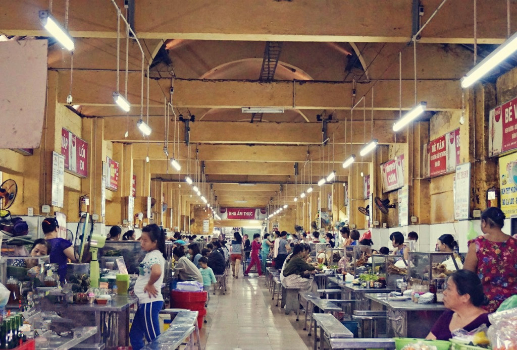 Khu chợ ăn vặt ở Đà Nẵng - Sạp hàng ăn sát nhau tại chợ Hàn