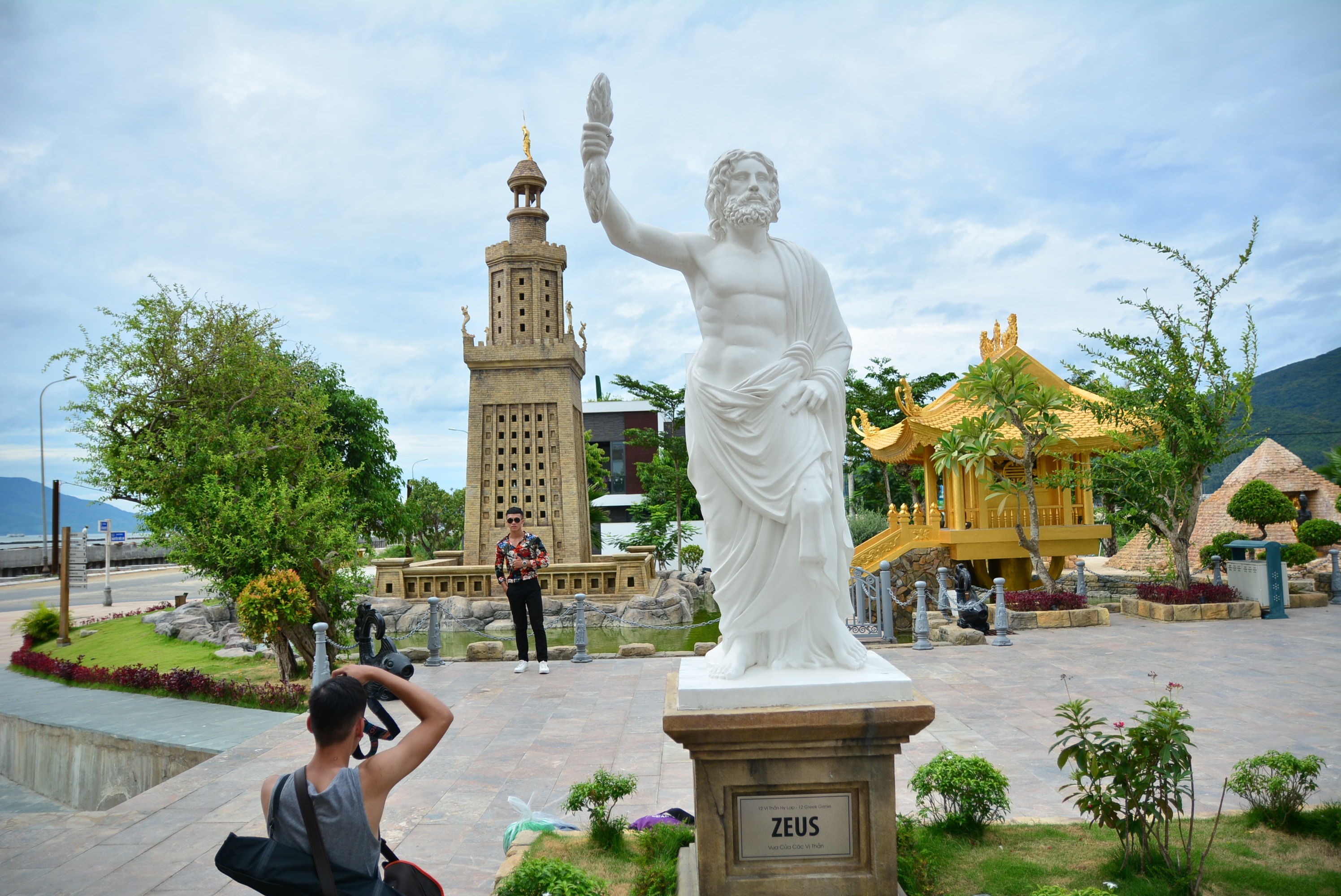 Danang World Wonders Park - Statue of Zeus