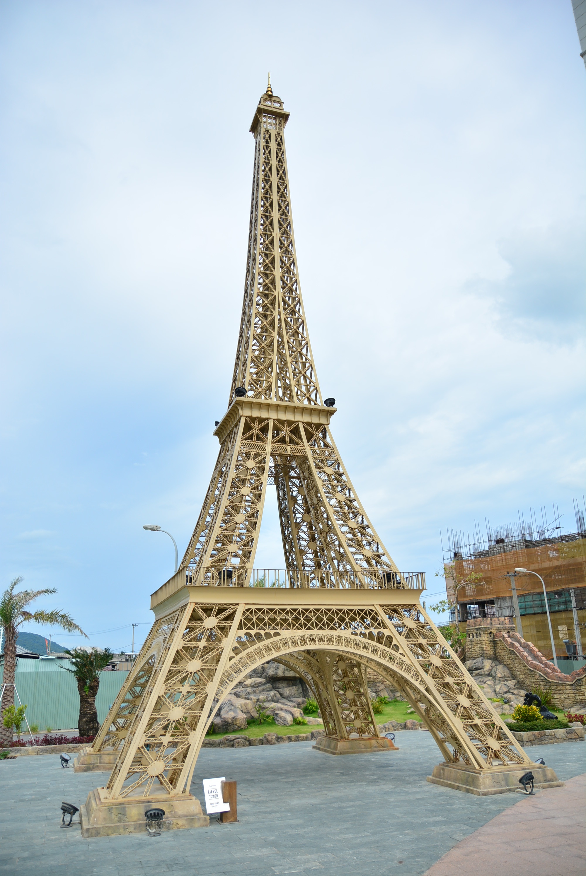 Danang World Wonder Park - miniature Eiffel Tower