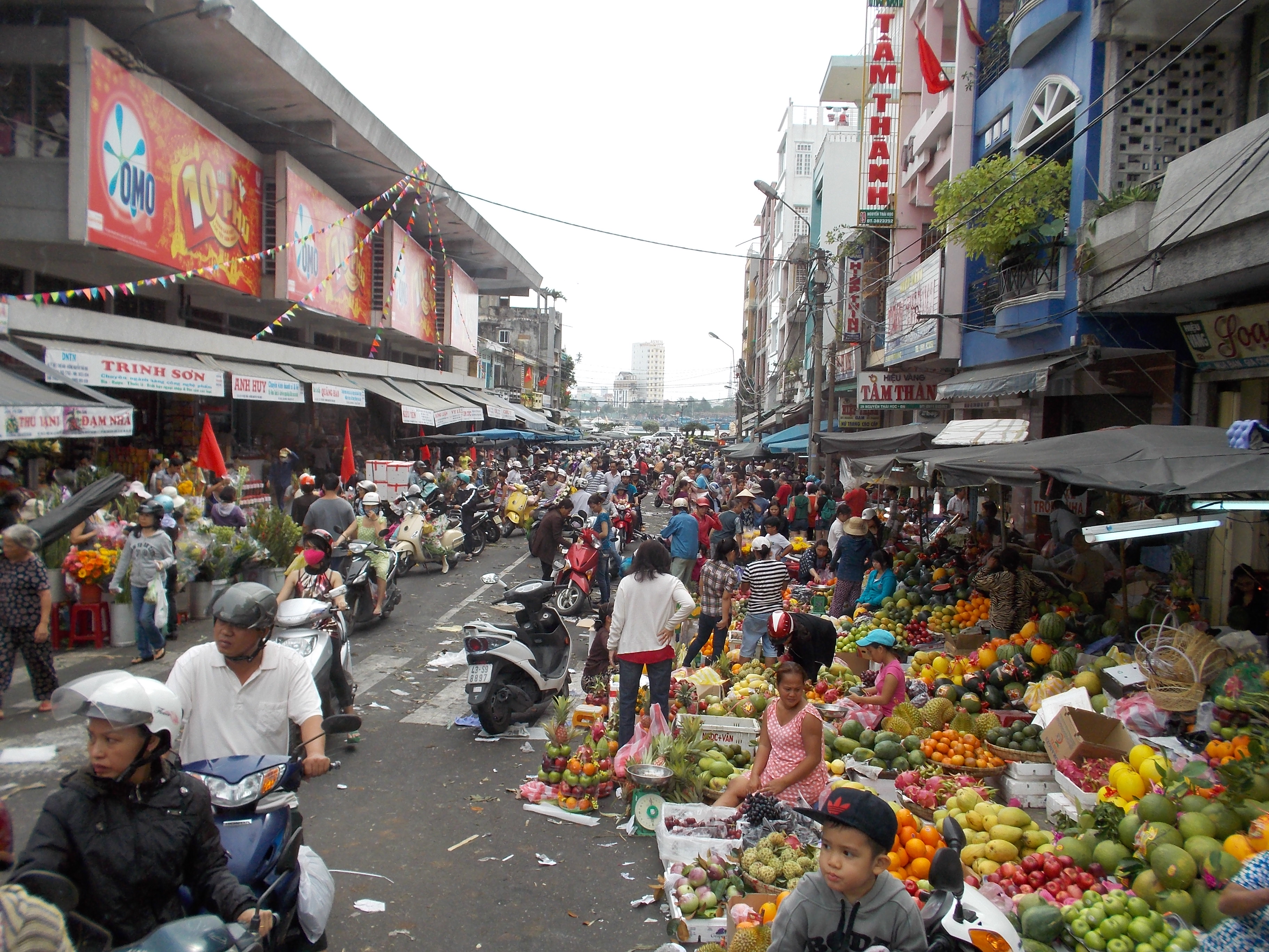 Khu chợ ăn vặt ở Đà Nẵng - Vô số gian hàng tại chợ Hàn