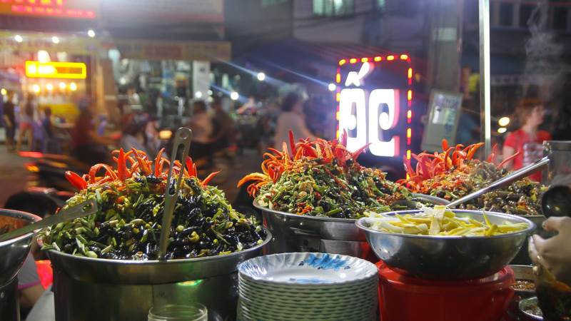 Khu chợ ăn vặt ở Đà Nẵng - Ốc Hà - Chợ Cồn