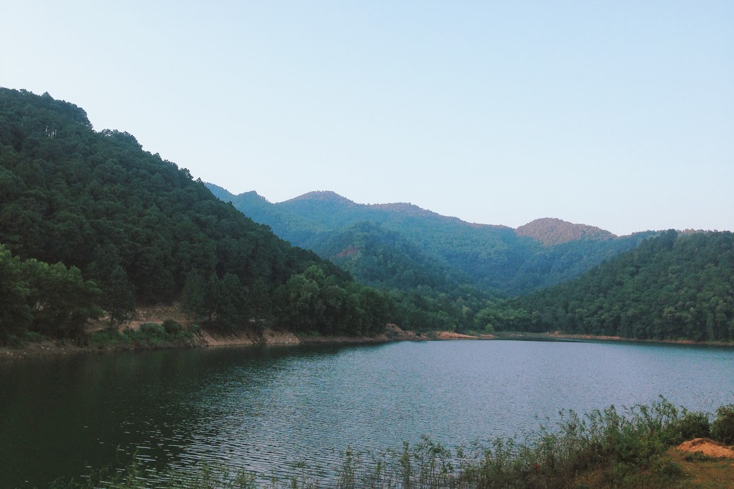 Hồ Hàm Lợn - Điểm đến gần Hà Nội