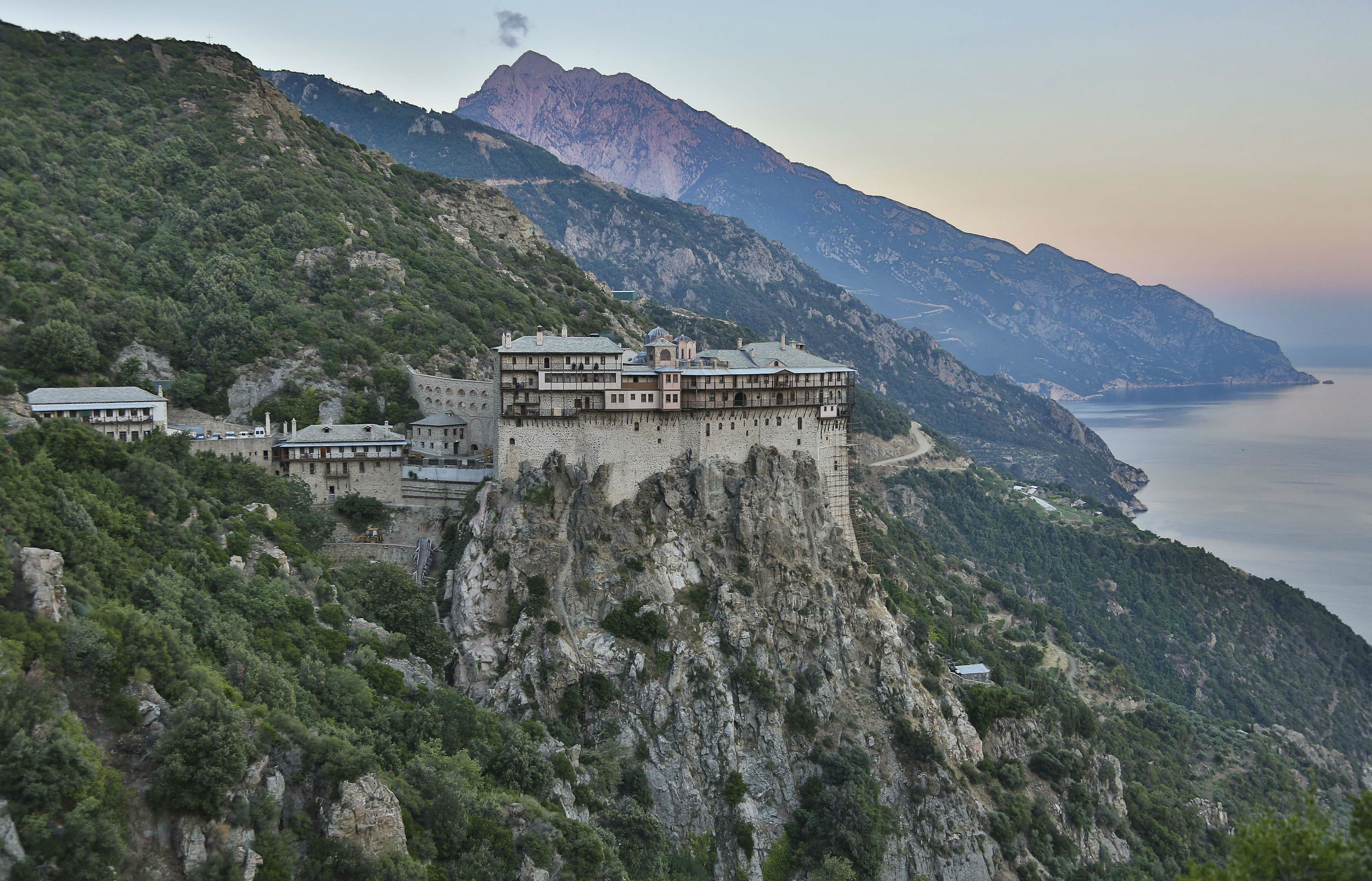 Nhà thờ trên núi Athos - Kinh nghiệm du lịch nước ngoài
