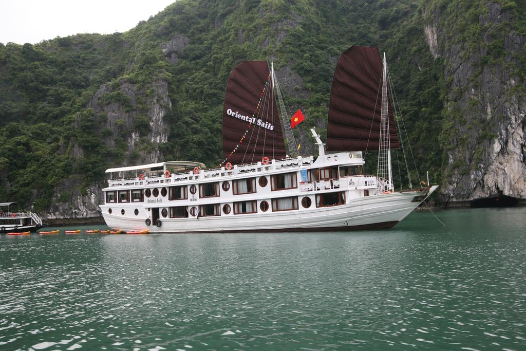 Du thuyền Oriental Sails, Hạ Long