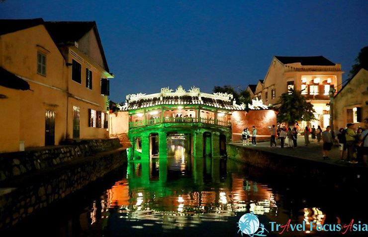 Hoi An travel at night