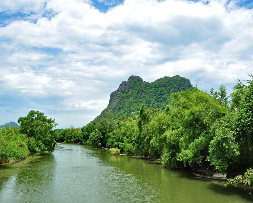 Where to go to Quang Binh in the morning?