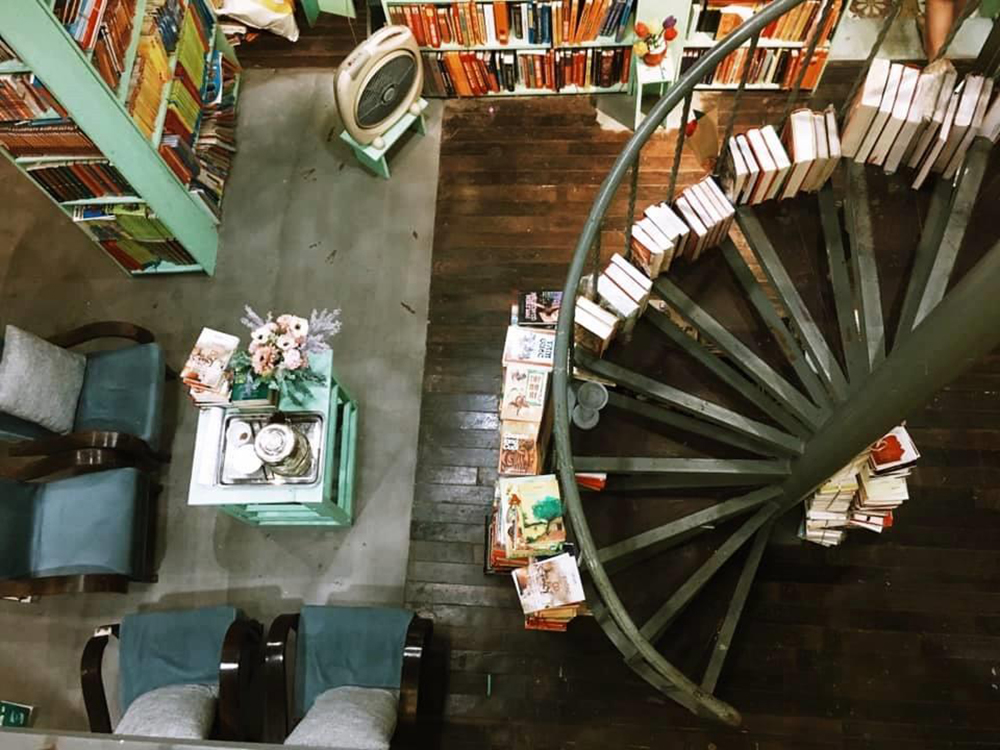 Dinh Le Street - A romantic dating spot for book lovers