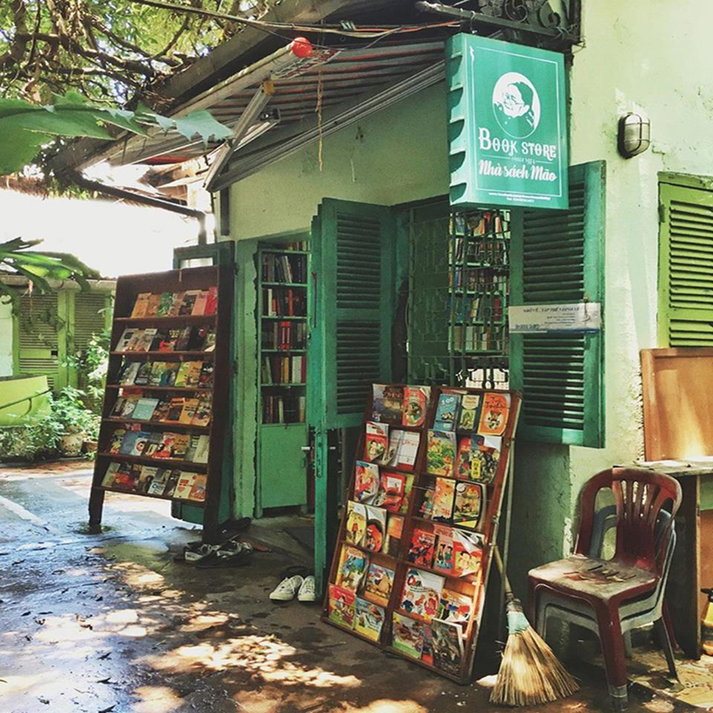 Dinh Le Street - A romantic dating spot for book lovers