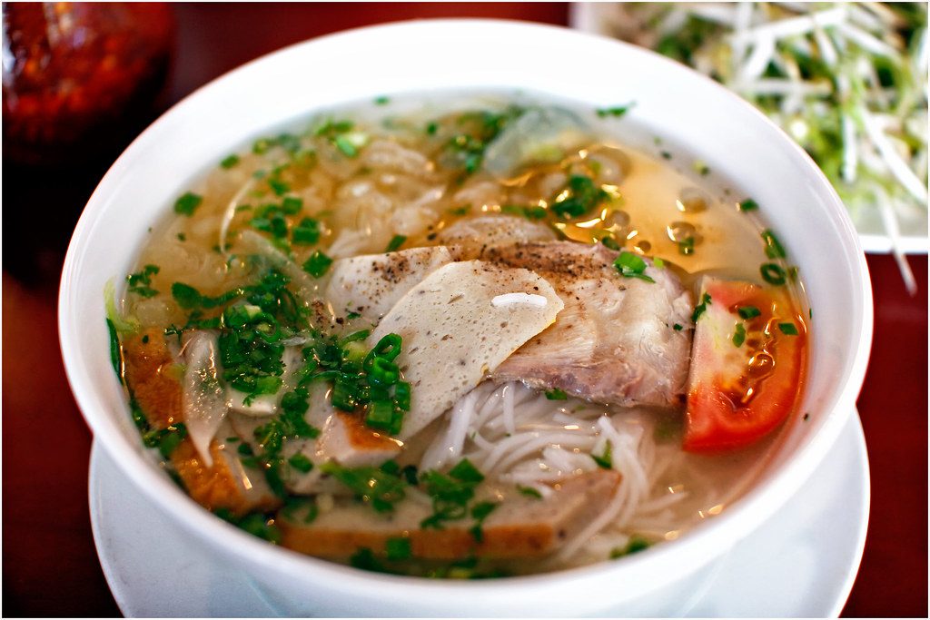Enjoy fish noodle soup and jellyfish in Nha Trang while traveling for a day