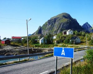 Ghé thăm ngôi làng trên quần đảo Lofoten có cái tên độc nhất thế giới