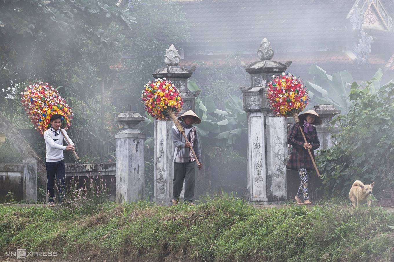 Ngắm bộ ảnh Tết ở làng hoa giấy Thanh Tiên, Huế
