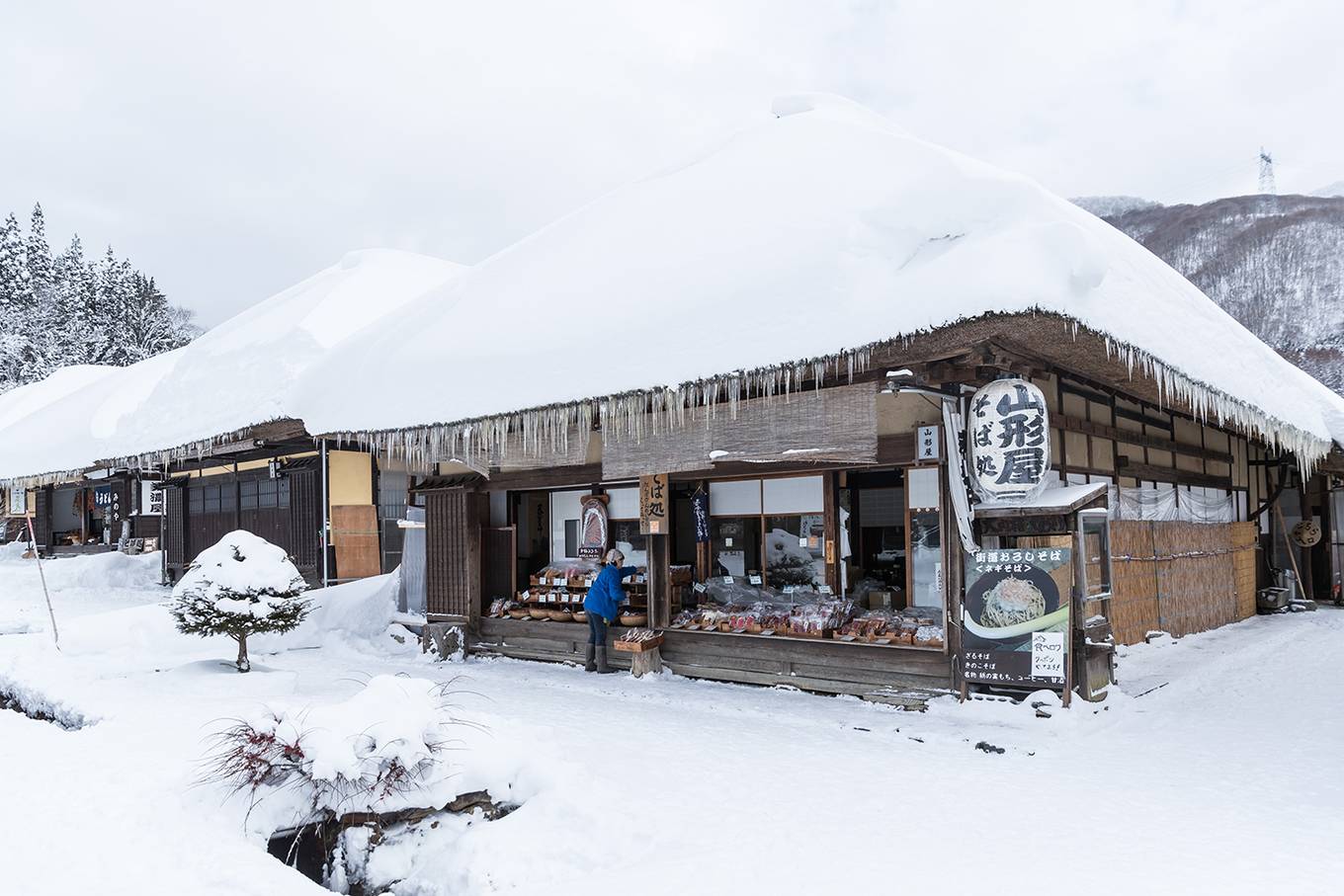 Làng cổ Ouchijuku phủ tuyết đẹp tựa cổ tích 