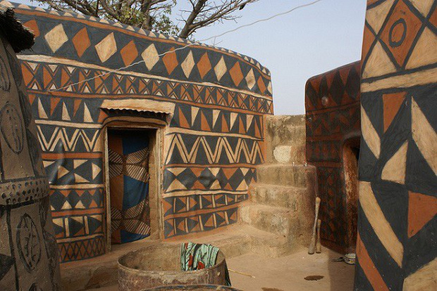 Khám phá ngôi làng Tiébélé của quý tộc châu Phi 