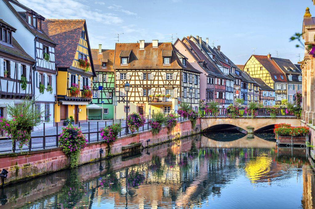 Mê mẩn những thị trấn châu Âu sắc màu đẹp nhất thế giới