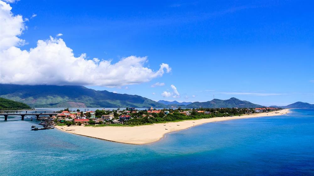 Hue beach tourism