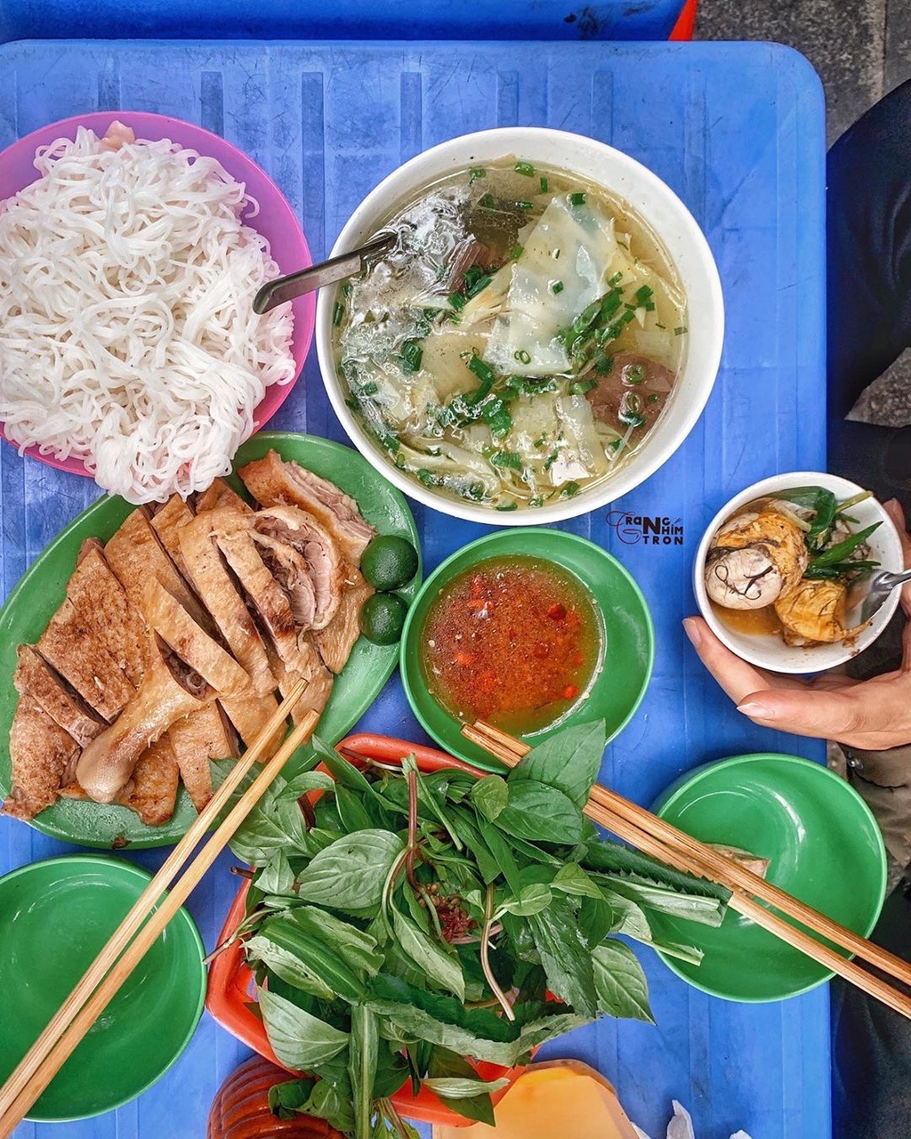 Hung hung delicious noodle in Hanoi