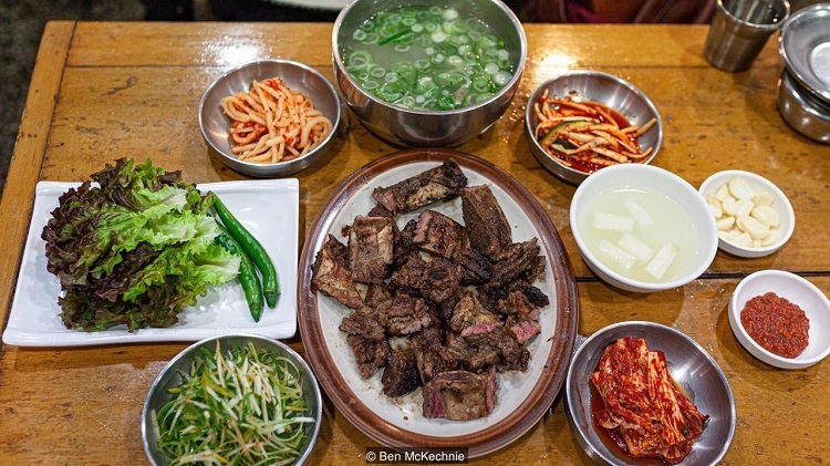 Khám phá quán sườn bò nướng lâu đời ở Seoul