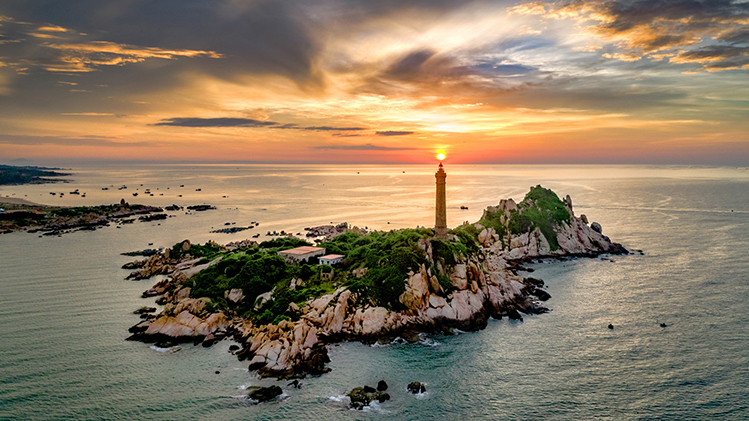 Enjoy sunrise on Ke Ga cape in Phan Thiet