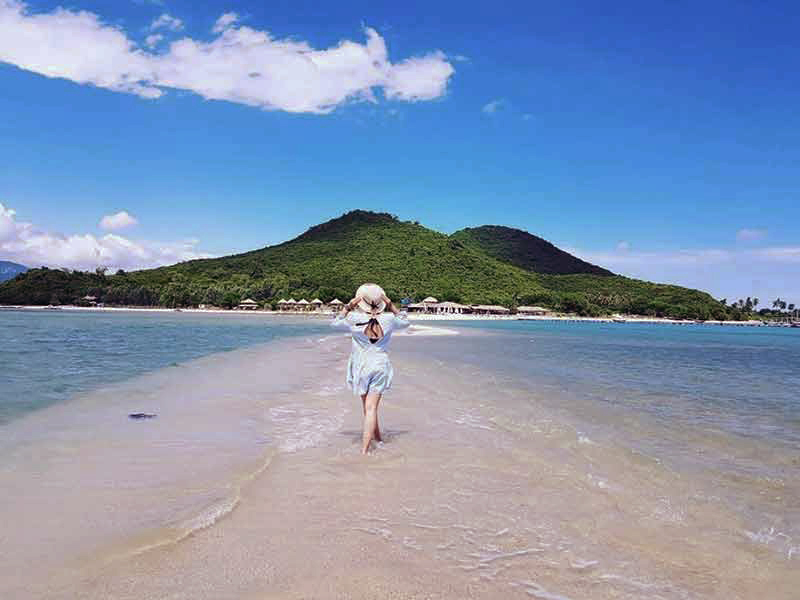 Travel the way across the sea in Khanh Hoa