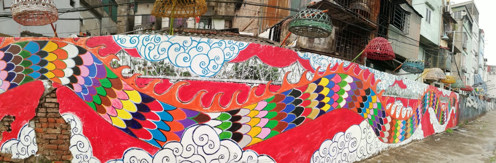 The road full of rubbish at the foot of Long Bien Bridge suddenly turns into colorful artwork