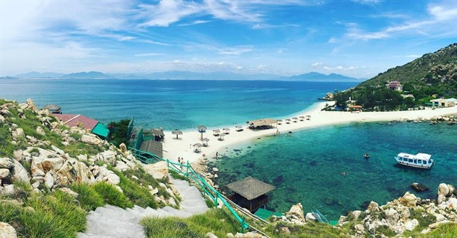 the most beautiful island tourism in Khanh Hoa