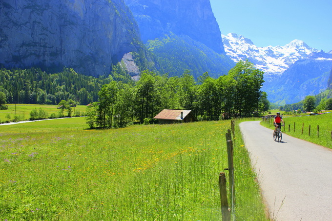 Khám phá làng Lauterbrunnen đẹp tựa tranh vẽ tại Thụy Sĩ 