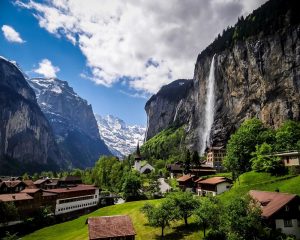 Khám phá làng Lauterbrunnen đẹp tựa tranh vẽ tại Thụy Sĩ