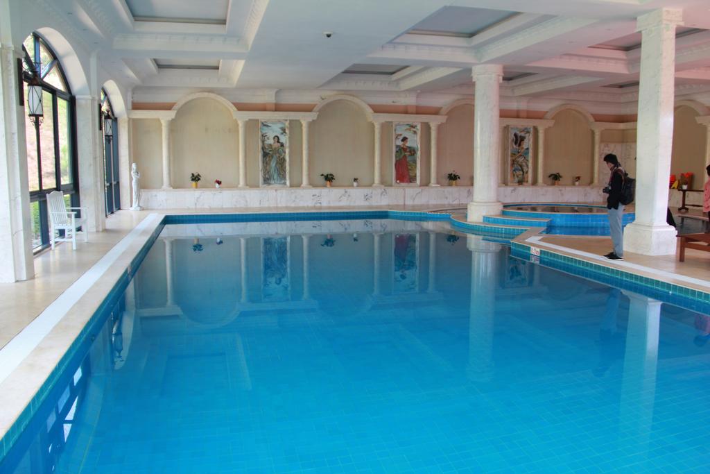 Swimming pool at Dalat Edensee Lake Resort & Spa