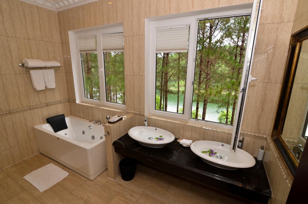 Nhà tắm ở Dalat Edensee Lake Resort & Spa