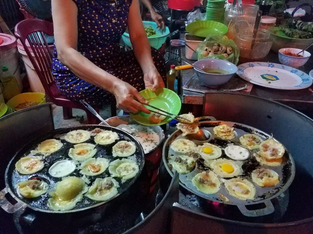 Ngoài hải sản, Quy Nhơn còn có nhiều con phố ẩm thực hấp dẫn