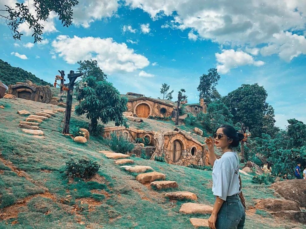 Bạch Mã Village