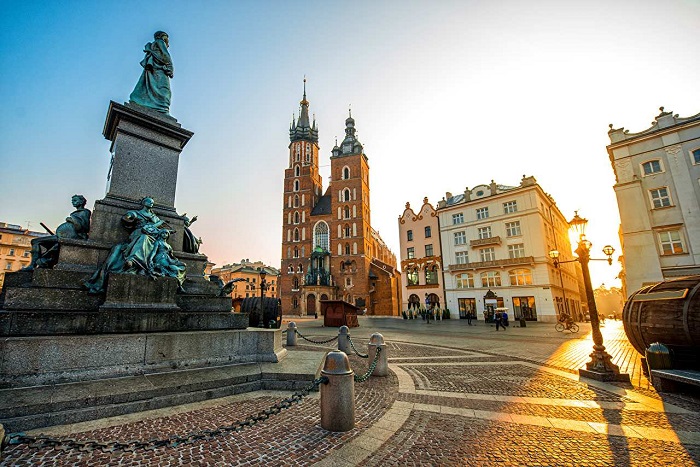 Quảng trường ở Krakow là nơi phát hiện ra hài cốt của 6 người phụ nữ 