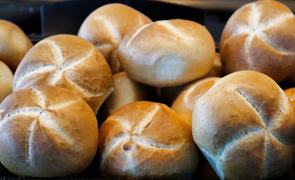 Brötchen là loại bánh mì tiêu chuẩn của Đức