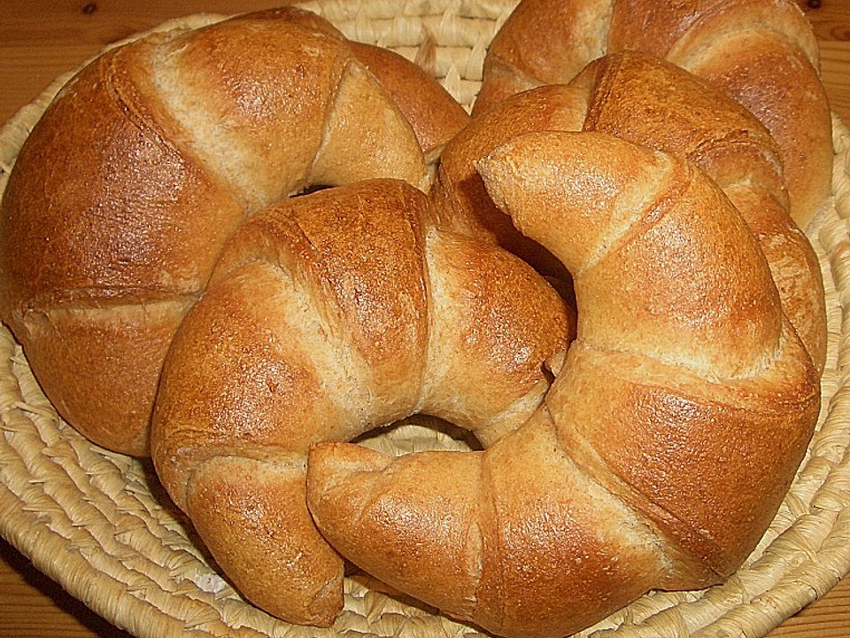 Hörnchen là món bánh mì Đức phổ biến vào sáng Chủ nhật