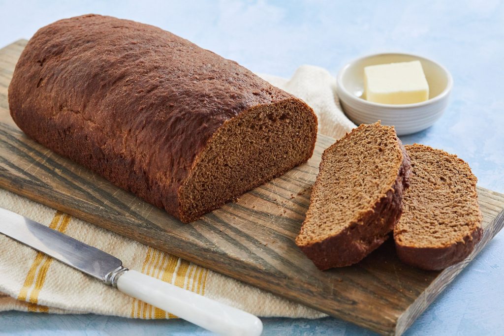Pumpernickel là  loại bánh có màu sẫm với nguyên liệu là 100% lúa mạch đen có nguồn gốc ở phía Bắc nước Đức