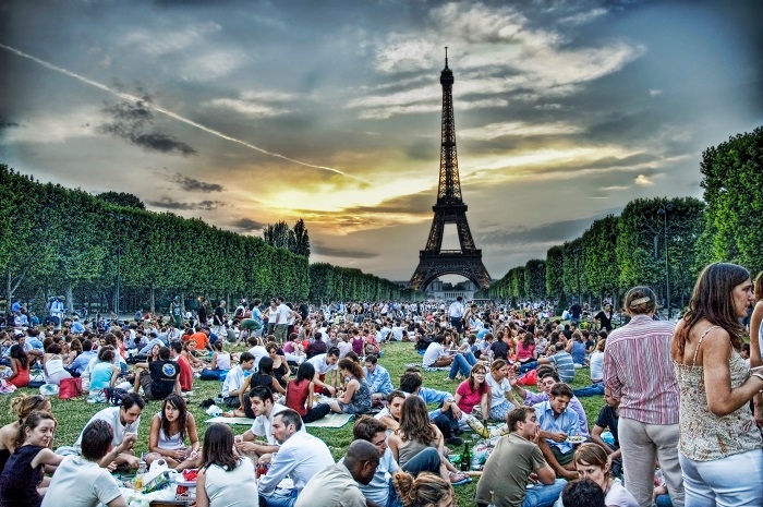 Bạn nên du lịch Paris Pháp vào mùa thấp điểm