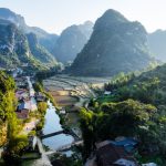 Chi tiền triệu ‘ngủ hang động’ ở làng đá cổ trăm tuổi trên Cao Bằng